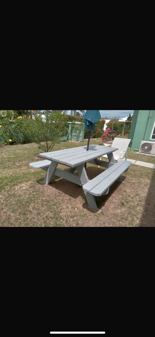 Picnic table