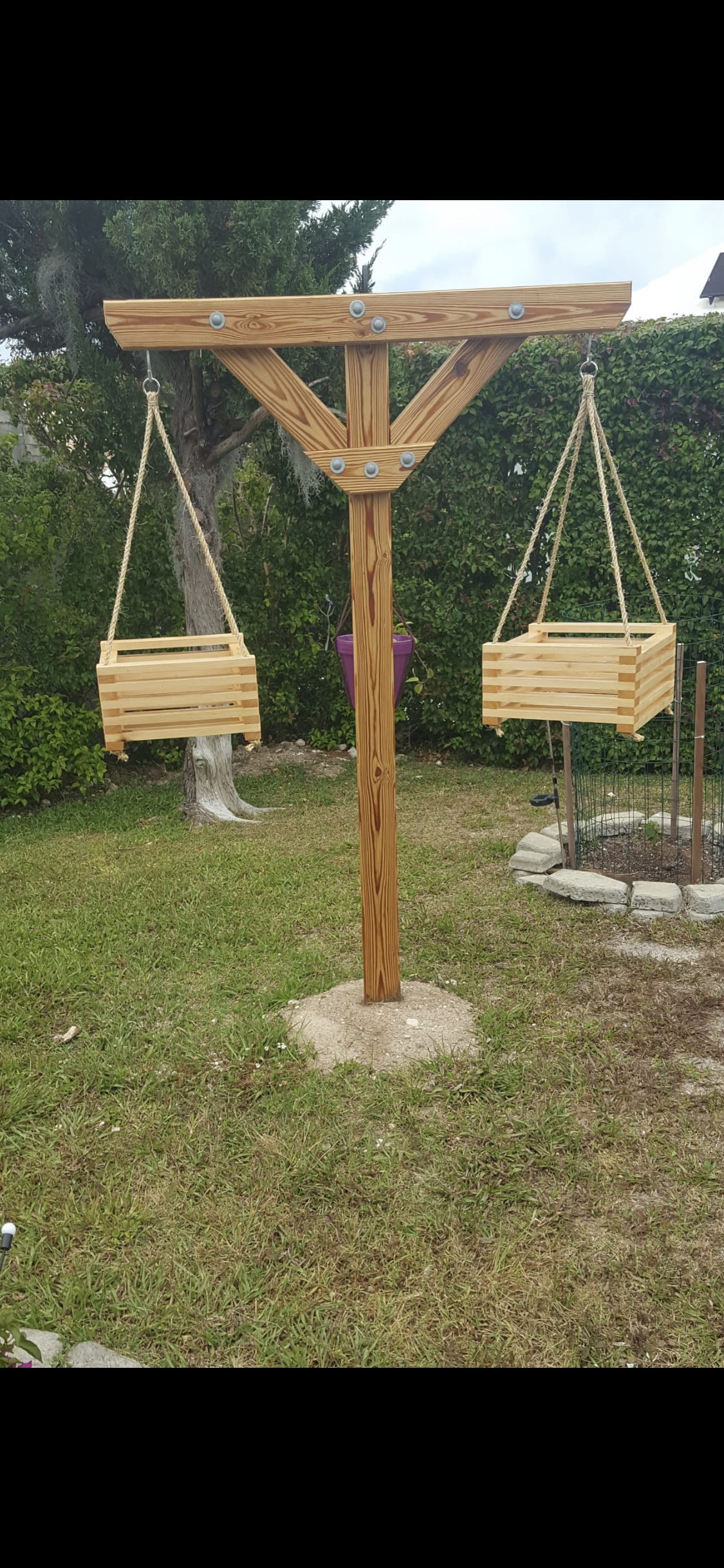 Hanging plant pots