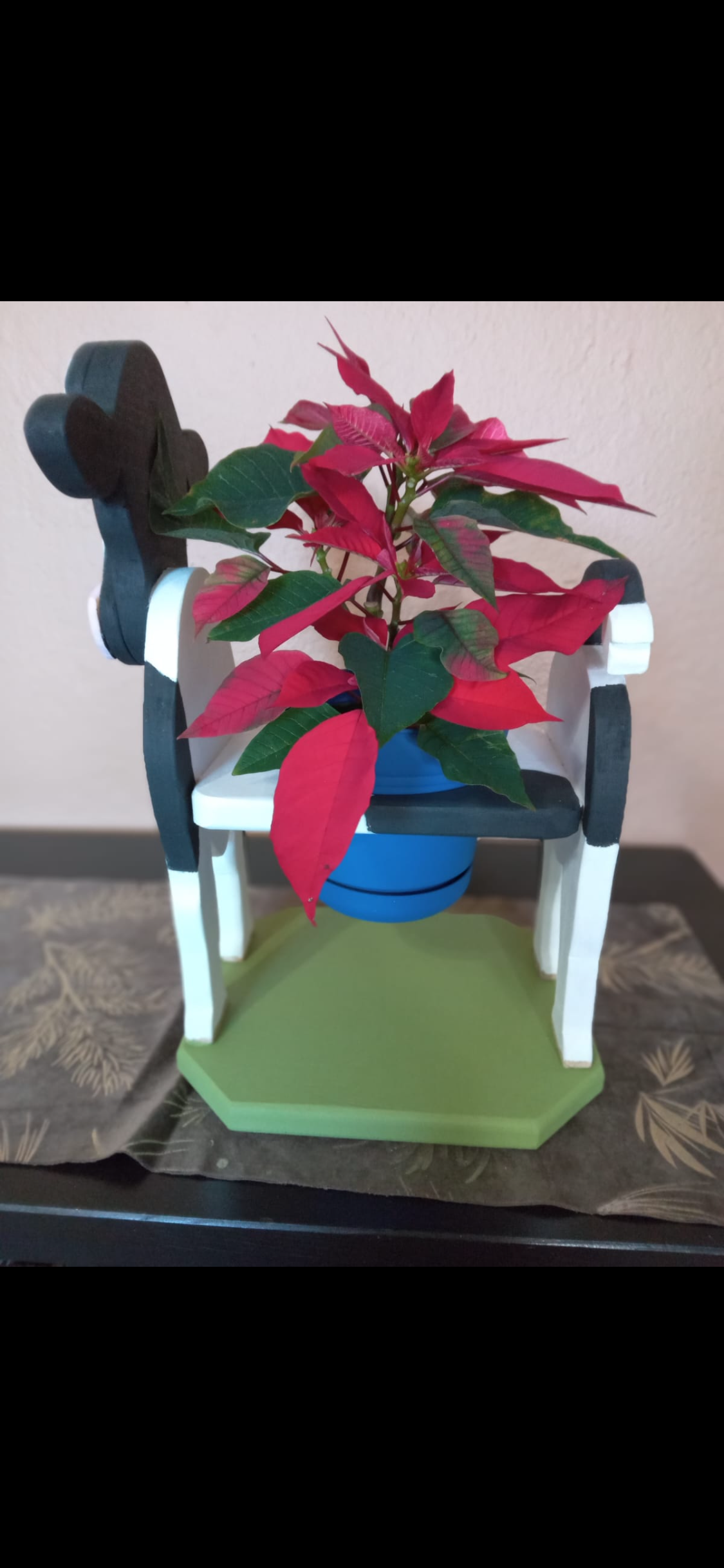 Cow plant pot holder